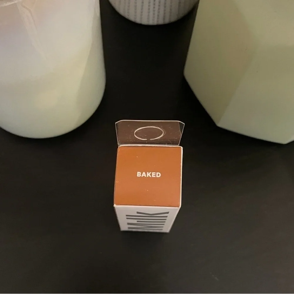 Milk Makeup- Matte bronzer stick​​​​​